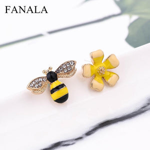 Asymmetric Earrings Graceful Charm Unique 1Pair Fashion Creative Ear groot New Bee Jwelry Gifts Stud Women Flower Hot