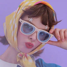 Carica l'immagine nel visualizzatore di Gallery, BLMUSA Occhiali da sole quadrati personalità crema da donna Occhiali a cuore Occhiali da sole adorabili Tonalità rosa per donna personalizzabili