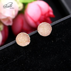 Badu Roung Orecchini a bottone per ragazze Orecchini geometrici in cristallo di roccia Orecchini semplici in oro Gioielli di moda Regalo per la migliore amica 