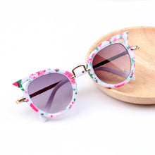 Load image into Gallery viewer, Beautyeye 2023 Kids Sunglasses Girls Brand Cat Eye Children Glasses Boys UV400 Lens Baby Sun glasses Cute Eyewear Shades Goggles