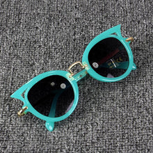 Load image into Gallery viewer, Beautyeye 2023 Kids Sunglasses Girls Brand Cat Eye Children Glasses Boys UV400 Lens Baby Sun glasses Cute Eyewear Shades Goggles