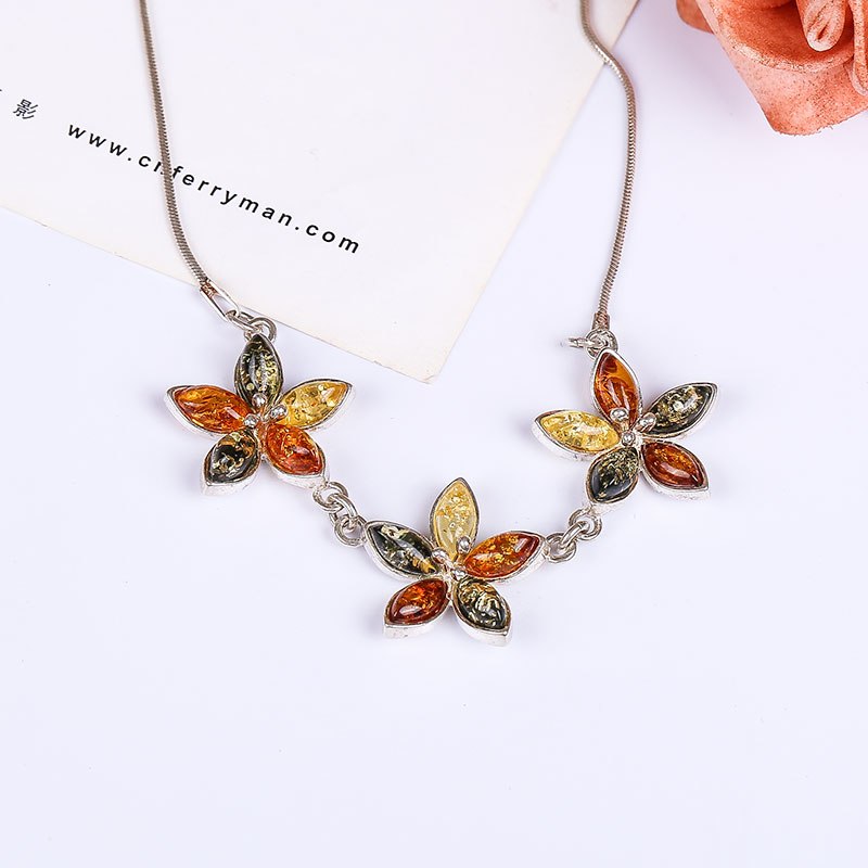 Beeswax pendants female amber chain clasp chain S925 sterling silver snake necklace chicken oil yellow old beeswax transfer