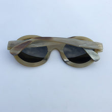 Carica l&#39;immagine nel visualizzatore di Gallery, Big Large Round Rivets Handmade Matt Rough Finish Honey Genuine Natural Horn Eyeglasses Eyewear Optical Glasses Frame Sunglasses