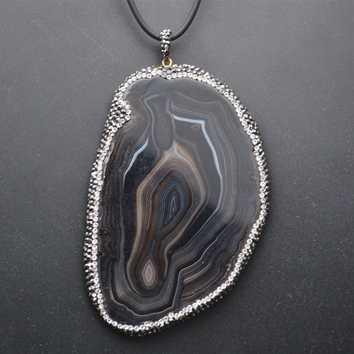 Catene in cordoncino di cuoio con pendente a forma libera in pietra di agata fasciata nera naturale di grandi dimensioni Collana di gioielli per feste di moda 