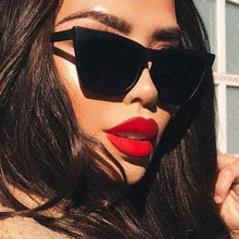 Load image into Gallery viewer, Black Oversized Square Sunglasses Women Gradient Summer Style Classic Cat Eye Sun Glasses Female Big Square Oculos De Sol