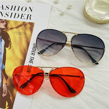Carica l'immagine nel visualizzatore di Gallery, Occhiali da sole oversize pilota neri da uomo Occhiali da sole estivi a specchio argento Occhiali da sole di marca di lusso in metallo per le donne Oculos sexy