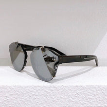 Load image into Gallery viewer, Black oval sunglasses men with metal details