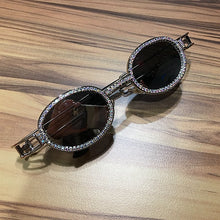 Carica l'immagine nel visualizzatore di Gallery, Occhiali da sole rotondi retrò con protezione Blu-Ray Occhiali da sole vintage Steampunk da donna Occhiali da sole con lenti trasparenti Occhiali da sole con strass Oculos 