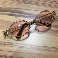 Carica l'immagine nel visualizzatore di Gallery, Occhiali da sole rotondi retrò con protezione Blu-Ray Occhiali da sole vintage Steampunk da donna Occhiali da sole con lenti trasparenti Occhiali da sole con strass Oculos 