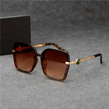 Load image into Gallery viewer, Brand Women&#39;s Sunglasses Oval Metal Frame Little Bee Men&#39;s Sunglasses UV400 Classic Retro Brand Sport  Glasses