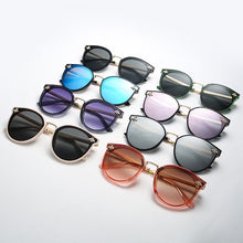 Load image into Gallery viewer, Brand Women&#39;s Sunglasses Oval Metal Frame Little Bee Men&#39;s Sunglasses UV400 Classic Retro Brand Sport  Glasses