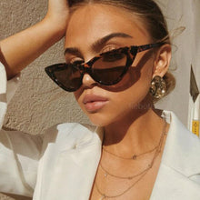 Carica l'immagine nel visualizzatore di Gallery, Cute Sexy Retro Cat Eye Sunglasses Women Small Black White Triangle Vintage Cheap Ladies Sun Glasses Red Female UV400