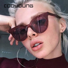 Carica l'immagine nel visualizzatore di Gallery, Nuove donne occhiali da sole cat eye moda sexy occhiali da sole UV400 occhiali da sole da donna in plastica con lenti sfumate 