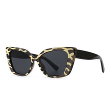 Carica l&#39;immagine nel visualizzatore di Gallery, Cat Eye Sunglasses Women Men Small Square Shades Retro Glasses Accessories Latest Vintage Eyewear UV400 Goggles