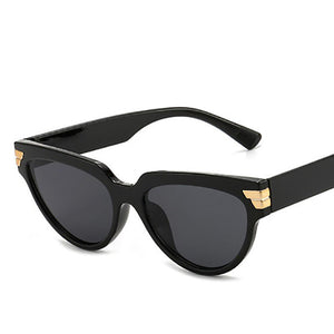 Cat-eye rivet sunglasses European and American INS triangle sunglasses women 2023 trend jelly colored glasses