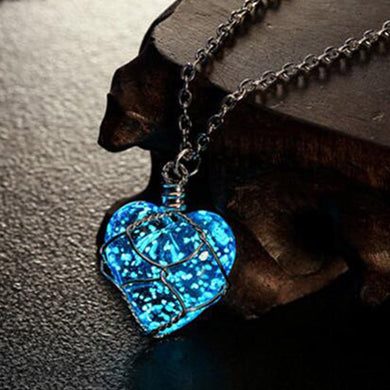 Fashion New Creative Luminous Heart Crystal Pendant Necklace Glow In The Darkness Charming Necklace Fine Jewelry