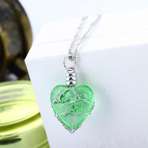 Fashion New Creative Luminous Heart Crystal Pendant Necklace Glow In The Darkness Charming Necklace Fine Jewelry