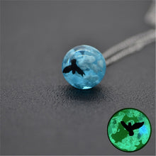 Carica l&#39;immagine nel visualizzatore di Gallery, Transparent Resin Rould Ball Moon Pendant Necklace Women Blue Sky White Cloud Chain Necklace Fashion Jewelry Gifts for Girl