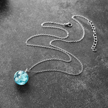 Carica l&#39;immagine nel visualizzatore di Gallery, Transparent Resin Rould Ball Moon Pendant Necklace Women Blue Sky White Cloud Chain Necklace Fashion Jewelry Gifts for Girl