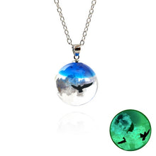 Carica l&#39;immagine nel visualizzatore di Gallery, Transparent Resin Rould Ball Moon Pendant Necklace Women Blue Sky White Cloud Chain Necklace Fashion Jewelry Gifts for Girl