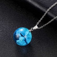 Carica l&#39;immagine nel visualizzatore di Gallery, Transparent Resin Rould Ball Moon Pendant Necklace Women Blue Sky White Cloud Chain Necklace Fashion Jewelry Gifts for Girl