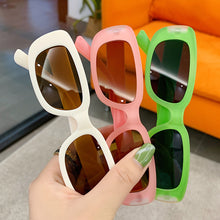 Carica l'immagine nel visualizzatore di Gallery, Occhiali da sole per bambini carini vintage rettangolari smerigliati UV400 Occhiali da sole per ragazze da esterno per ragazzi Occhiali da sole dolci Protezione Occhiali da sole classici per bambini 
