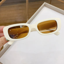 Carica l'immagine nel visualizzatore di Gallery, Occhiali da sole per bambini carini vintage rettangolari smerigliati UV400 Occhiali da sole per ragazze da esterno per ragazzi Occhiali da sole dolci Protezione Occhiali da sole classici per bambini 