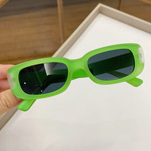 Carica l'immagine nel visualizzatore di Gallery, Occhiali da sole per bambini carini vintage rettangolari smerigliati UV400 Occhiali da sole per ragazze da esterno per ragazzi Occhiali da sole dolci Protezione Occhiali da sole classici per bambini 