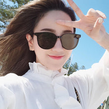 Load image into Gallery viewer, Classic Korean Retro Sunglasses Female Round Shape Sunglaasses Women Brand Designer Price Sunglasses Girls