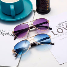 Carica l&#39;immagine nel visualizzatore di Gallery, Classic Pilot Sunglasses Men Women Metal Frames Driving Sun Glasses  Brand Designer Eyeglasses UV400