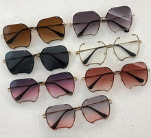 Carica l&#39;immagine nel visualizzatore di Gallery, Classic Square Sunglasses Women Men  Brand Women Mirror Sun Glasses 2023 Retro Female Eyewear Male Oversized Metal Frame