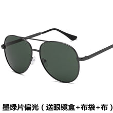 Carica l'immagine nel visualizzatore di Gallery, Classic Style Men's Driving Polarized Fishing Sunglasses Men Outdoor Day And Night Dual-use Color Change