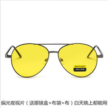Carica l'immagine nel visualizzatore di Gallery, Classic Style Men's Driving Polarized Fishing Sunglasses Men Outdoor Day And Night Dual-use Color Change