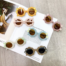 Load image into Gallery viewer, Cute Round Flower Pearl Sunglasses Girls Flower Glasses Cute Outdoor Beach Eyewear for Kids