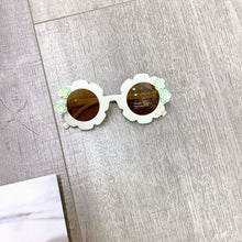 Load image into Gallery viewer, Cute Round Flower Pearl Sunglasses Girls Flower Glasses Cute Outdoor Beach Eyewear for Kids