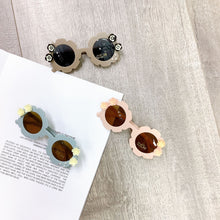 Load image into Gallery viewer, Cute Round Flower Pearl Sunglasses Girls Flower Glasses Cute Outdoor Beach Eyewear for Kids
