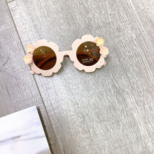 Load image into Gallery viewer, Cute Round Flower Pearl Sunglasses Girls Flower Glasses Cute Outdoor Beach Eyewear for Kids