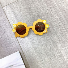 Load image into Gallery viewer, Cute Round Flower Pearl Sunglasses Girls Flower Glasses Cute Outdoor Beach Eyewear for Kids
