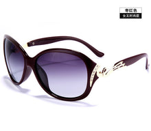 Carica l'immagine nel visualizzatore di Gallery, DANKEYISI Hot Polarized Sunglasses Women Sunglasses UV400 Protection Fashion Sunglasses With Rhinestone Sun Glasses Female 2022