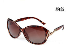 Carica l'immagine nel visualizzatore di Gallery, DANKEYISI Hot Polarized Sunglasses Women Sunglasses UV400 Protection Fashion Sunglasses With Rhinestone Sun Glasses Female 2022