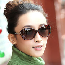 Carica l'immagine nel visualizzatore di Gallery, DANKEYISI Hot Polarized Sunglasses Women Sunglasses UV400 Protection Fashion Sunglasses With Rhinestone Sun Glasses Female 2022