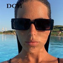 Carica l&#39;immagine nel visualizzatore di Gallery, Trendy Rectangle Sunglasses Women Green Fluorescent Street Shot Eyewear Black Thick Frame Fashion Female Cool Sun Glasses