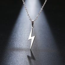 Carica l&#39;immagine nel visualizzatore di Gallery, Collana in acciaio inossidabile Collane con fulmini caldi per pendenti di protezione da donna per regali di fidanzata Gioielli in oro rosa