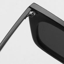 Carica l'immagine nel visualizzatore di Gallery, New Cat Eye Sunglasses Women Fashion Mirror Sunglasses for Women Luxury Gafas De Sol Mujer 2022 Retro Cateye Shades Women