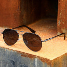 Load image into Gallery viewer, Daisyer 2023 style  gold classic design polarized sunglasses for mens