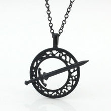 Carica l&#39;immagine nel visualizzatore di Gallery, Dark Souls III Blade of the Darkmoon Pendant - Dark Souls 3 - Covenant Dark Souls Necklace Dark Souls 3 Sword pendant