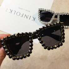 Load image into Gallery viewer, De gran tamaño de diamantes de imitación cuadrado marco gafas de sol señoras diamante gafas de marca diseñador de moda gafas de sol UV400 tonos para las mujeres