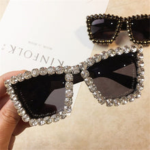 Load image into Gallery viewer, De gran tamaño de diamantes de imitación cuadrado marco gafas de sol señoras diamante gafas de marca diseñador de moda gafas de sol UV400 tonos para las mujeres