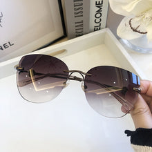 Load image into Gallery viewer, De moda montura de ojo de gato gafas de sol de las mujeres 2023 de la marca de lujo marrón degradado en azul gafas de sol negro corazón decoración playa gafas