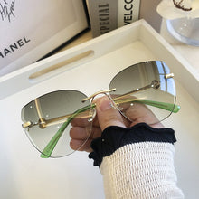 Load image into Gallery viewer, De moda montura de ojo de gato gafas de sol de las mujeres 2023 de la marca de lujo marrón degradado en azul gafas de sol negro corazón decoración playa gafas